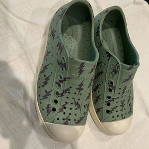 Native Jefferson size 10. Great used condition.